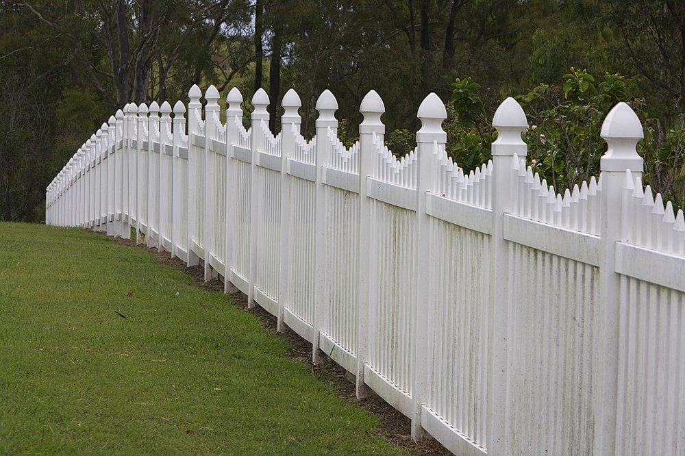 Picket fence :: Rosedale, QLD